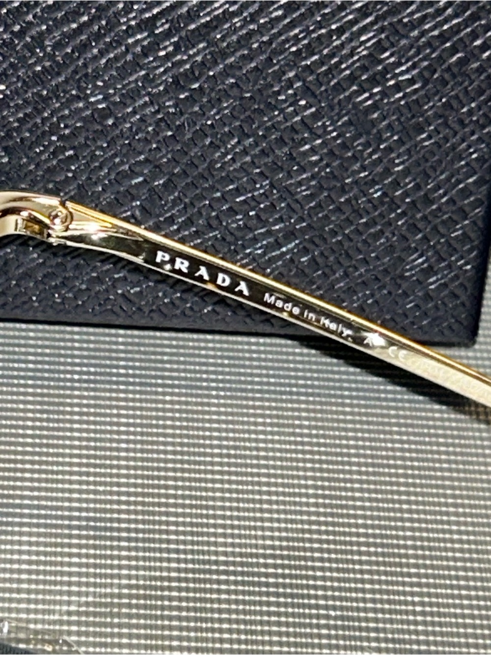 Prada sunglasses - Picture 3 of 5